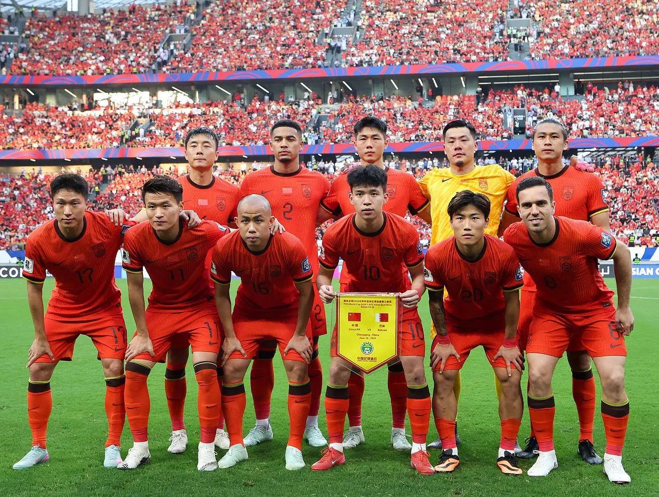 PG电子-国足东亚杯首战出炉！重回双后腰战术，首发11人浮现(2021东亚杯国足)