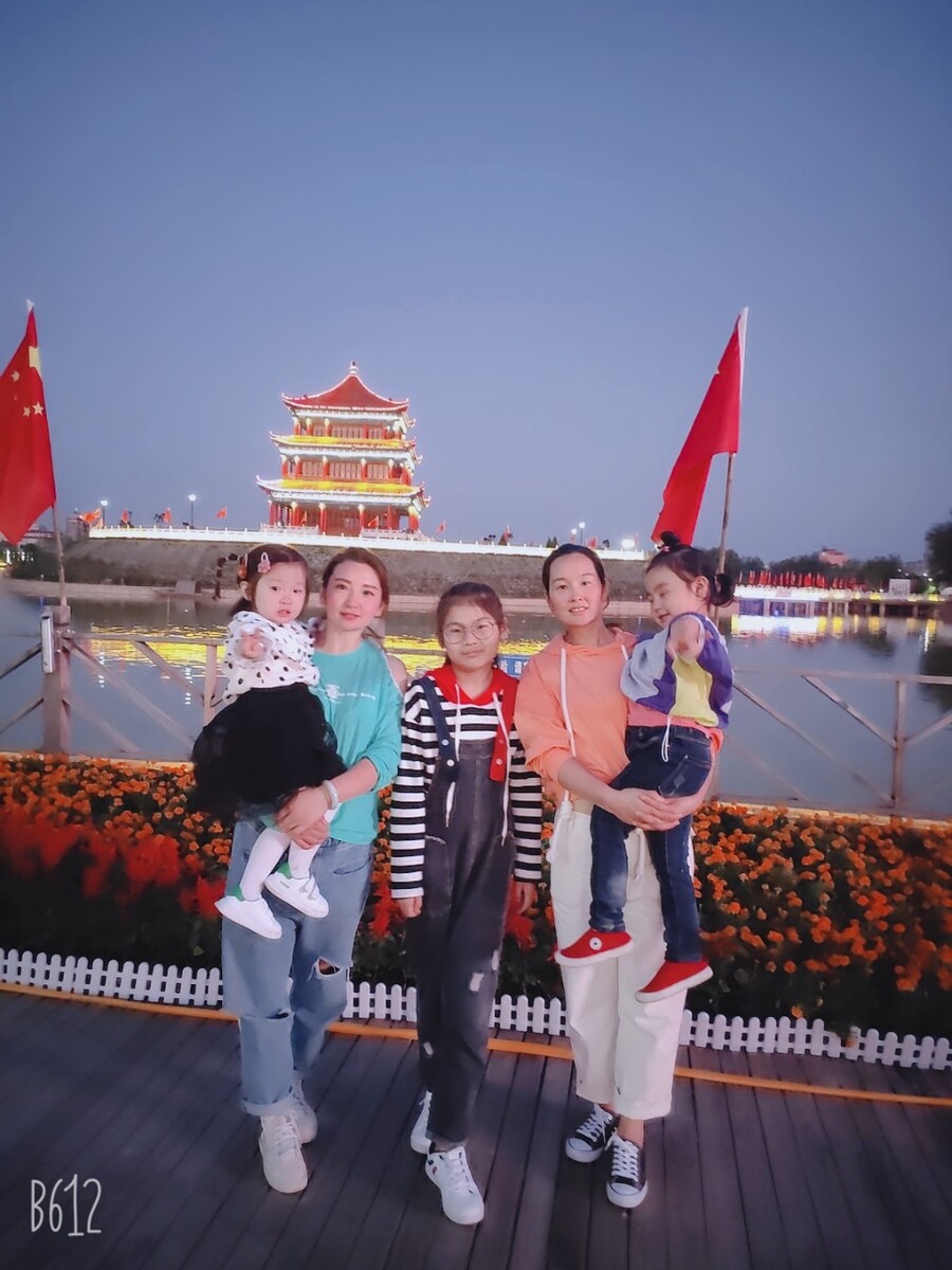 PG电子-中国台北战神队啦啦队员为球队加油，与球迷互动活跃气氛(台湾啦啦队 bboom)
